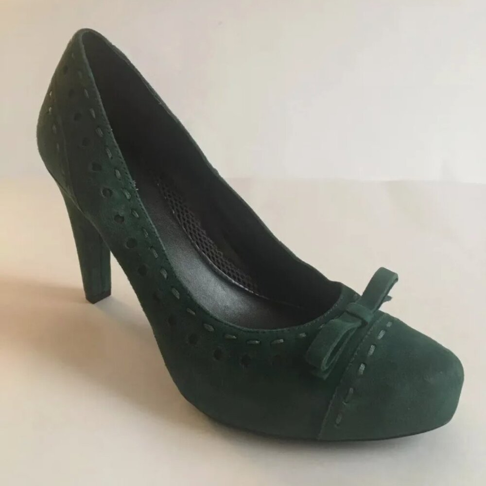 Clarks Narrative dark green suede bow pump heel
